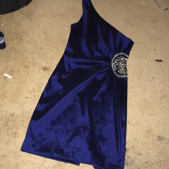 Satin blue exposed shoulder knee length dress. - Picture 2 of 3
